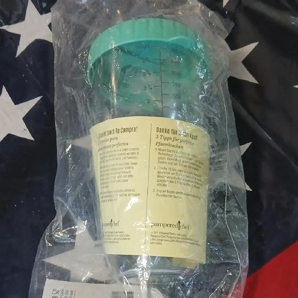 Pampered Chef Batter Mixer with Teal Lid - Picture 1 of 3